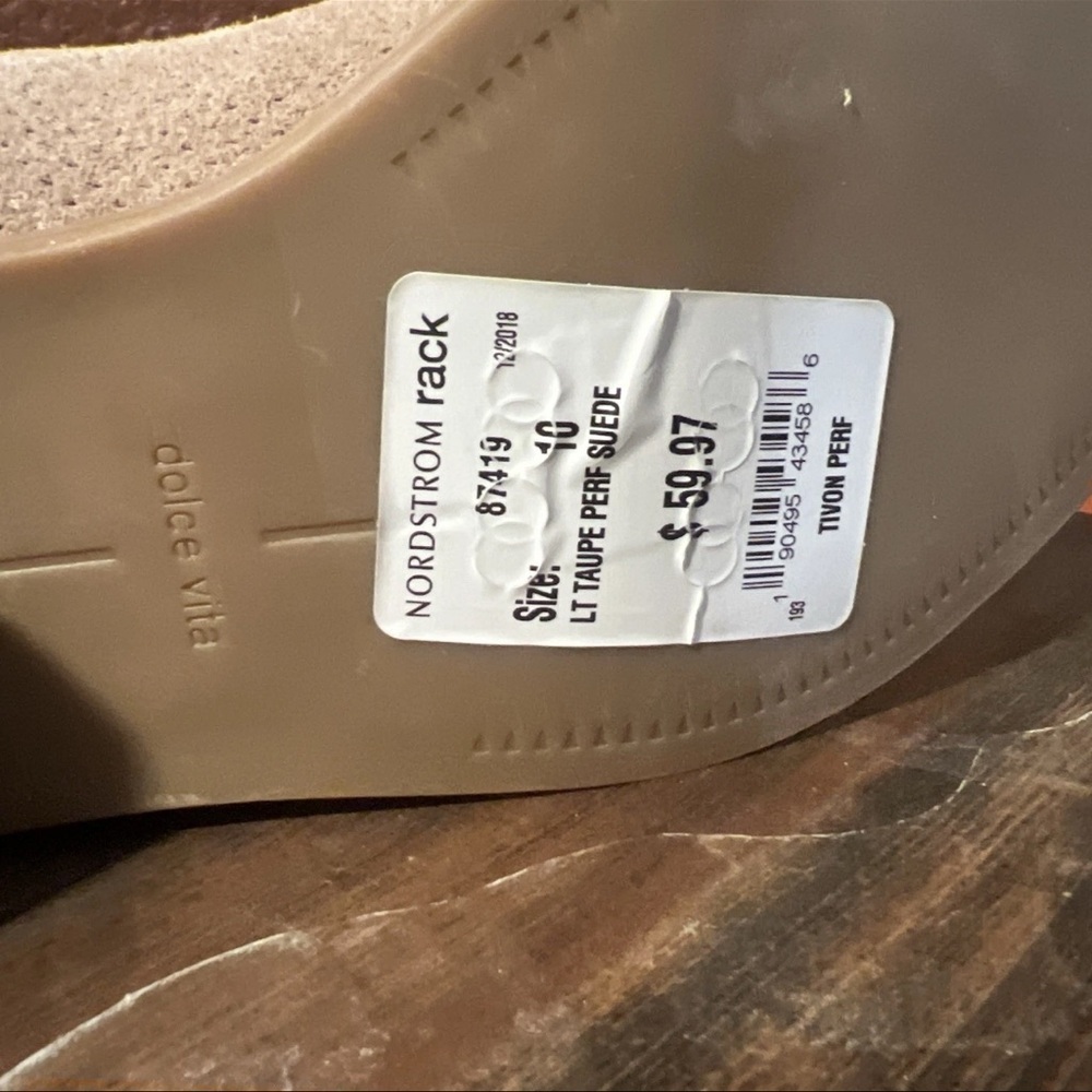 NWT Dolce Vita, Suede Ankle Boots, Women’s Size 10 Please See Photos For Damage - Picture 3 of 6